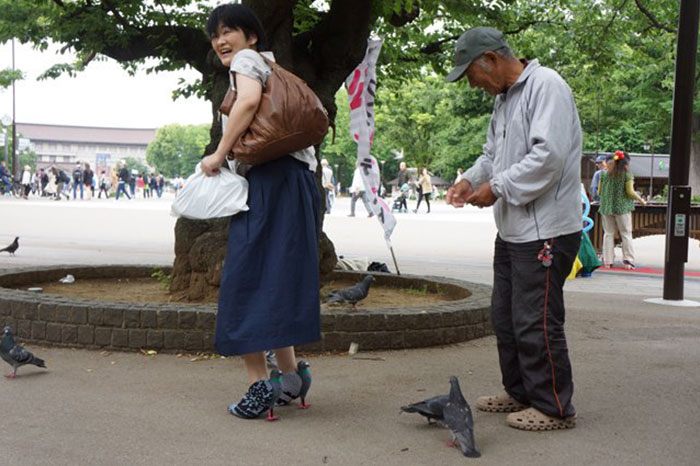 Японка стала популярной благодаря своим туфлям-голубям