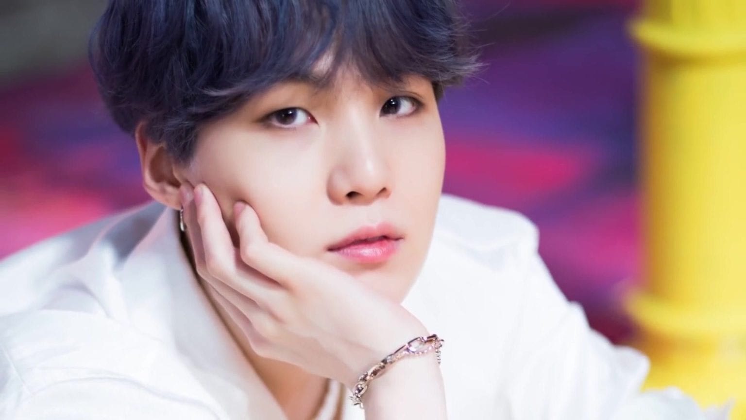 Год мине. Шуга БТС. BTS suga. Шуга БТС 2021. Шуга из БТС 2021.