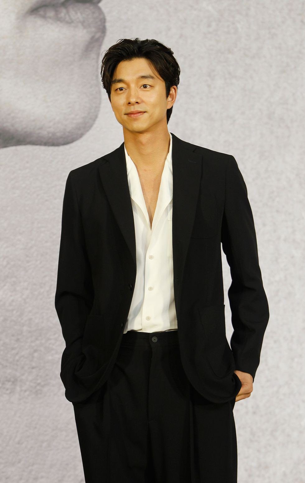 Корейский 40. Gong Yoo 2022. Gong Yoo 2020. Gong Yoo 2009. Гон ю актер 2022.