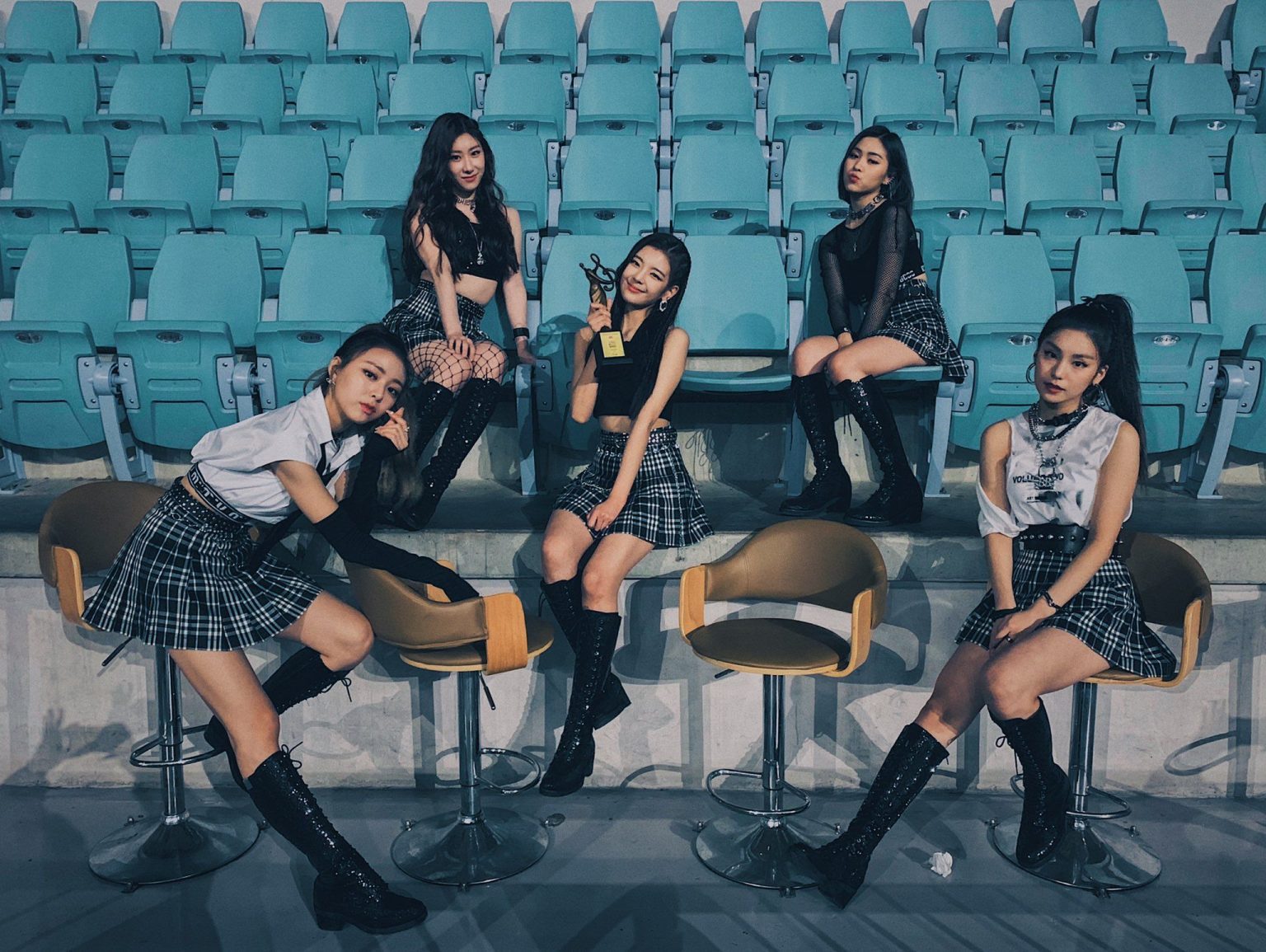 4пк кпоп. Kpop группа Itzy. Группа Itzy участницы. Группа Itzy 2021. Группа Itzy участницы 2021.